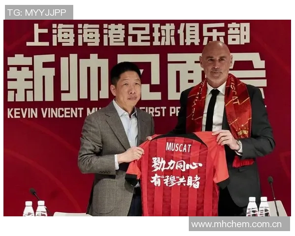 海港新闻官分享球队全家福穆斯卡特居中六名外援齐聚一堂