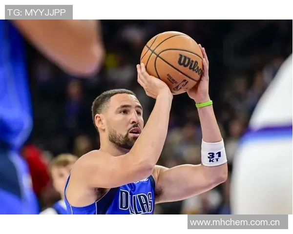 普尔上半场表现平平三分命中率低迷但罚球全中助球队保持竞争力