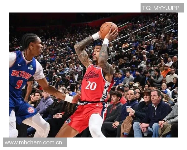 快船逆转19分再创佳绩小卡吸引防守三人展现团队实力