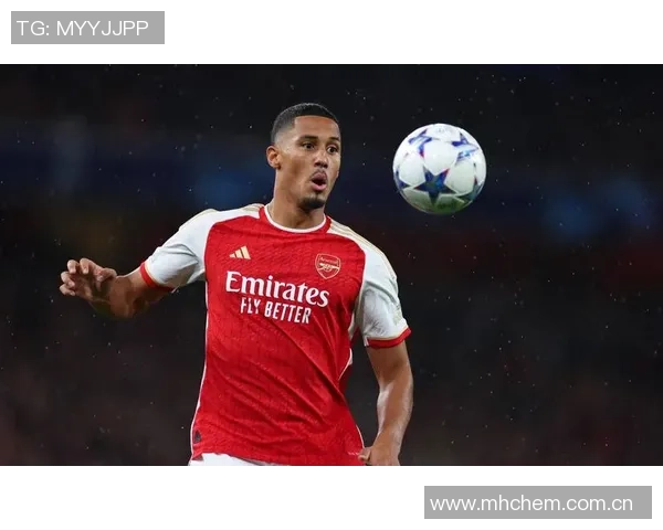 阿森纳前场定位球险情加布里埃尔头球击中横梁赖斯补射被挡