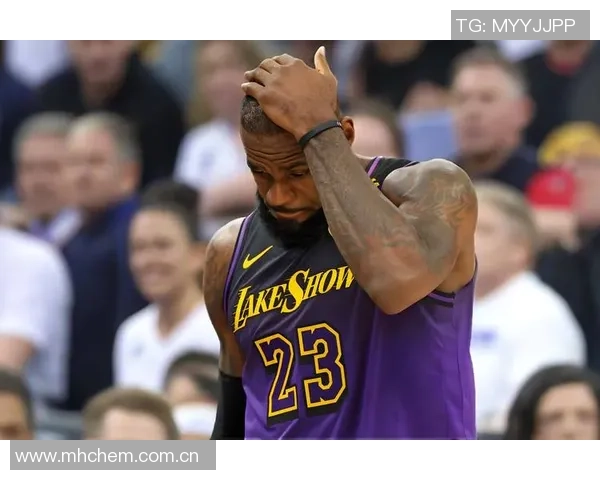 詹姆斯盛赞约基奇的比赛热爱观众应亲自感受他的篮球魅力